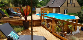 Charming gite with pool in pretty gardens close to Josselin